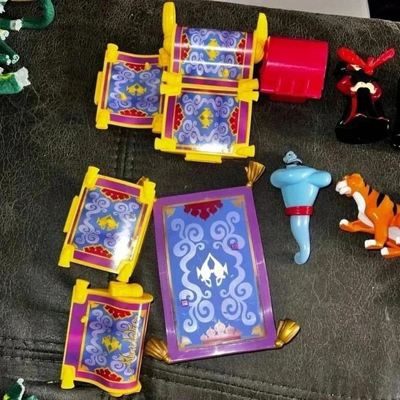 Disney Aladdin Genie Jafar Raja 1990's Action Figure Lot of 10 + Vintage Toys - Picture 4 of 4